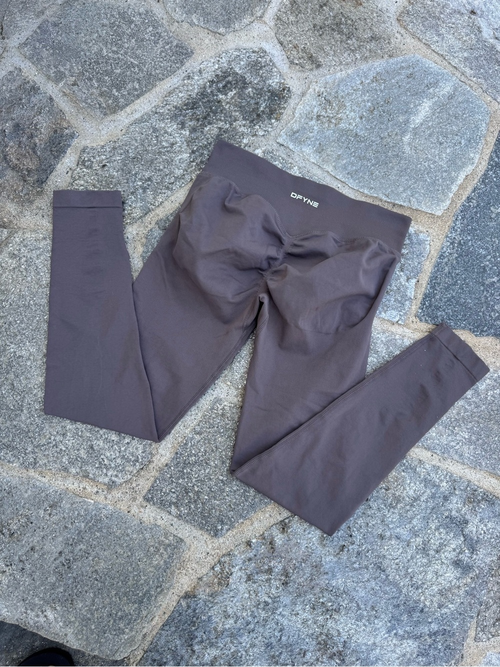 Dfyne Impact Butt Scrunch Leggings in Truffle